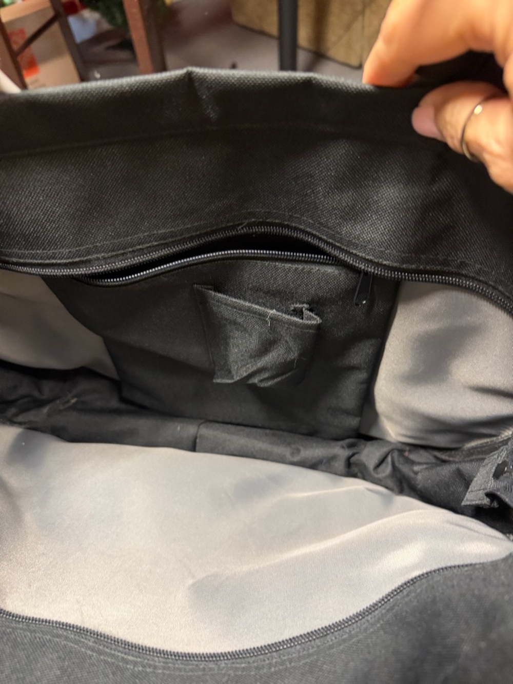 Black Laptop Shoulder Bag with Circular Handle - Picture 5 of 6